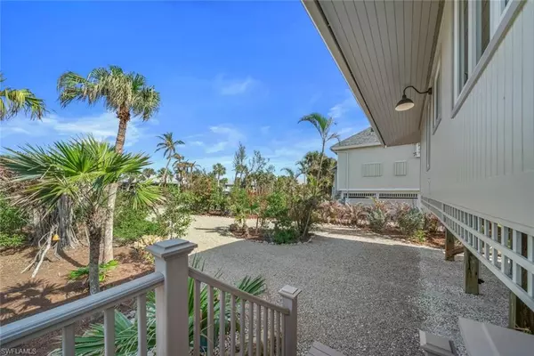 Sanibel, FL 33957,4372 Gulf Pines DR