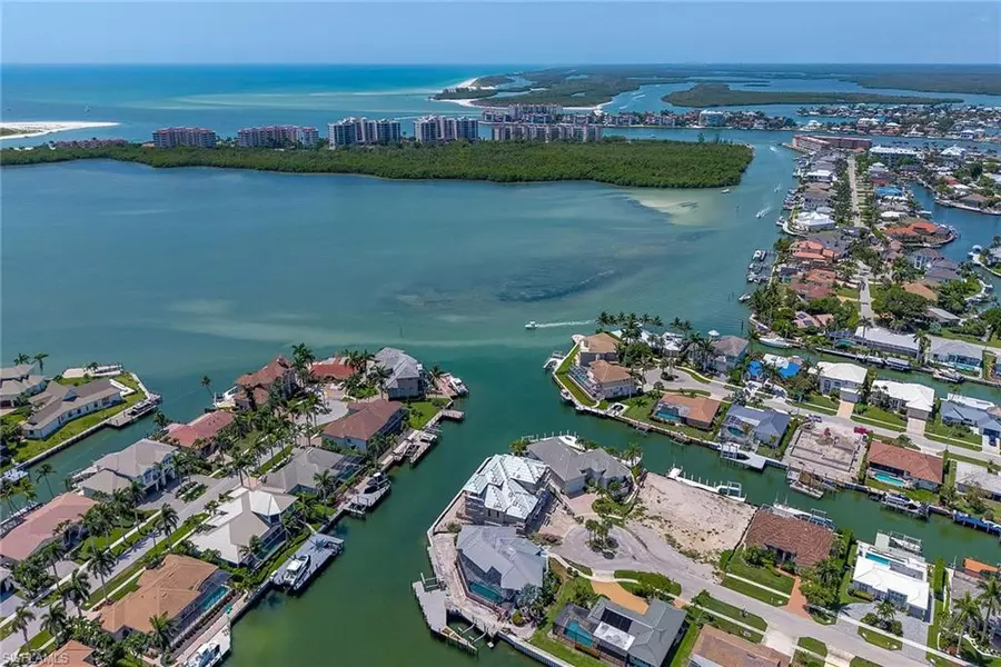 810 Elm CT, Marco Island, FL 34145