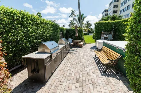 Naples, FL 34103,3410 Gulf Shore BLVD N #406