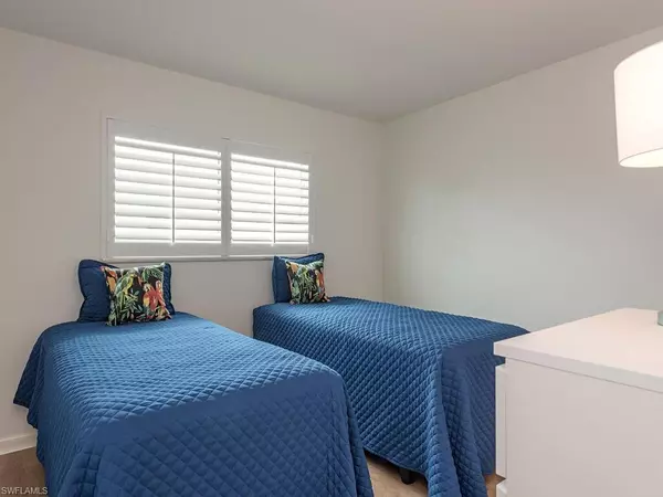 Naples, FL 34102,2010 Alamanda DR #201