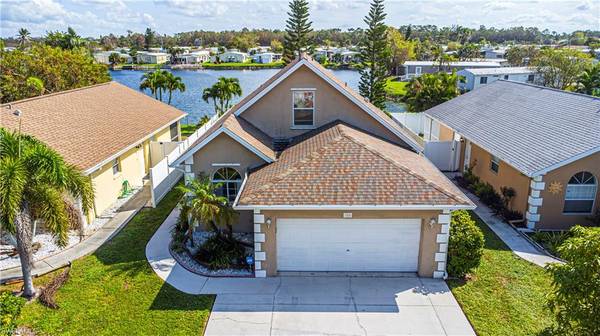 385 Leawood CIR,  Naples,  FL 34104