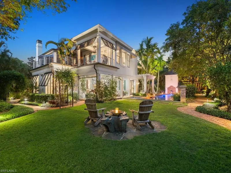 563 3rd ST N, Naples, FL 34102