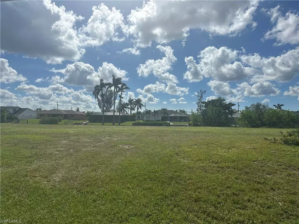 Cape Coral, FL 33904,220 SE 29th ST