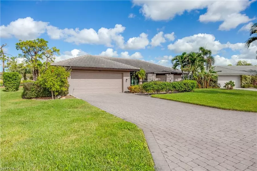 172 Palmetto Dunes CIR, Naples, FL 34113