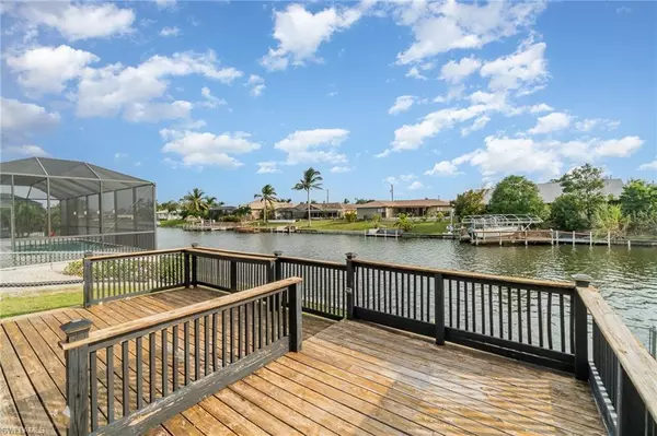 916 SE 14th TER, Cape Coral, FL 33990