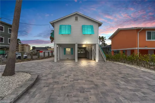 Fort Myers Beach, FL 33931,111 Bahia VIA