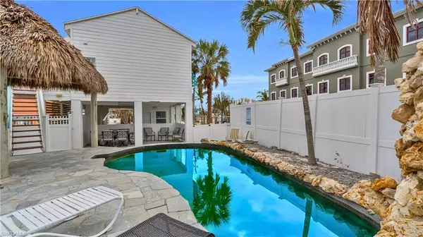 Fort Myers Beach, FL 33931,111 Bahia VIA