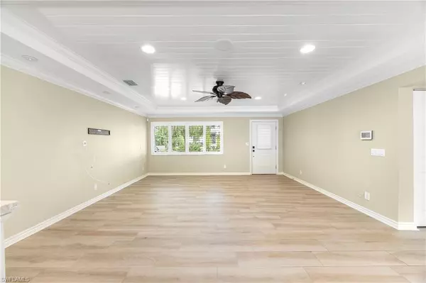 Naples, FL 34102,1135 7th ST S