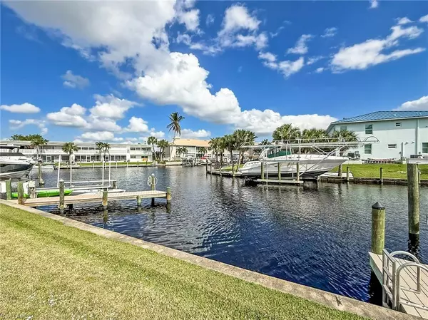 Cape Coral, FL 33904,5111 Manor CT #4