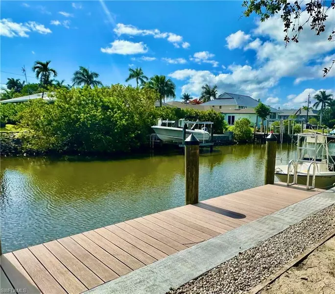 1200 CHERRYSTONE CT #B209, Naples, FL 34102