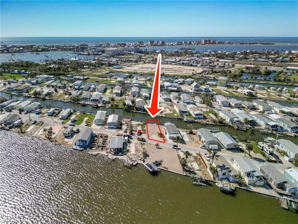 Fort Myers Beach, FL 33931,28 Emily LN