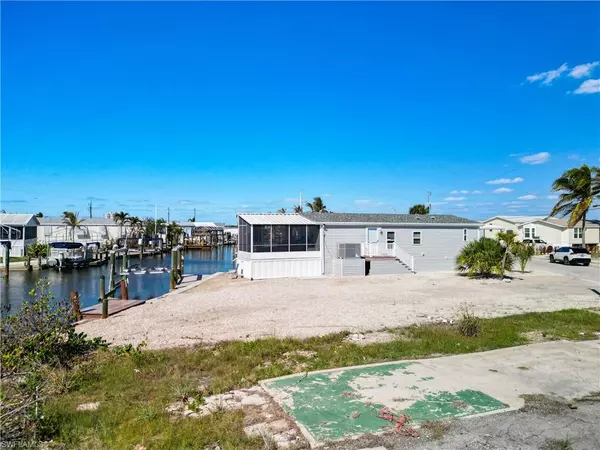 Fort Myers Beach, FL 33931,28 Emily LN