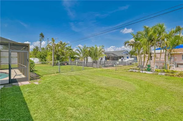 Cape Coral, FL 33990,129 SE 14th CT