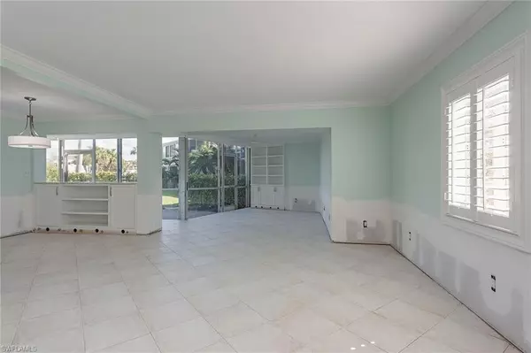 Naples, FL 34102,1568 Gulf Shore BLVD N #5