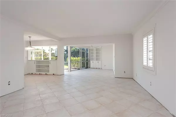 Naples, FL 34102,1568 Gulf Shore BLVD N #5