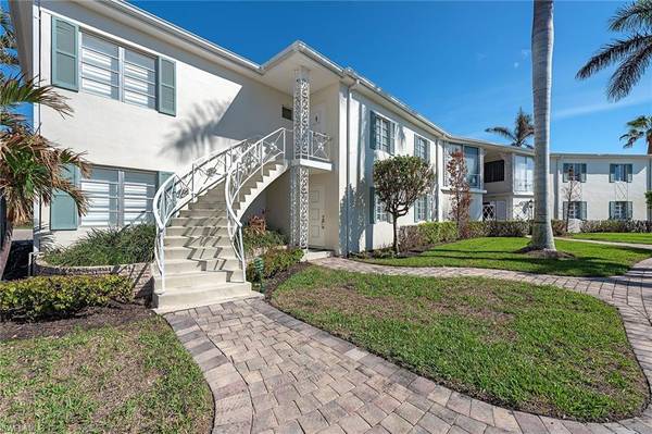 1568 Gulf Shore BLVD N #5, Naples, FL 34102