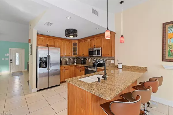 Naples, FL 34104,2548 River Reach DR