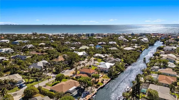 Sanibel, FL 33957,748 Windlass WAY