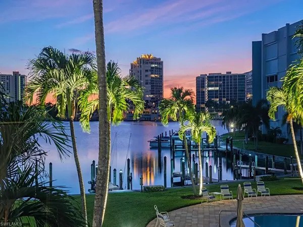 Naples, FL 34103,400 Park Shore DR #303