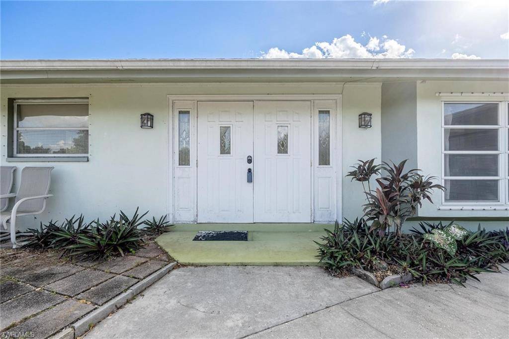 North Fort Myers, FL 33917,195 Abbey LN