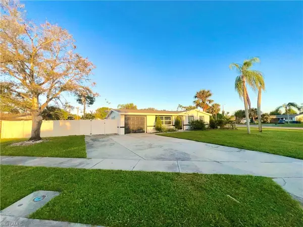 1960 Key CT, North Fort Myers, FL 33903