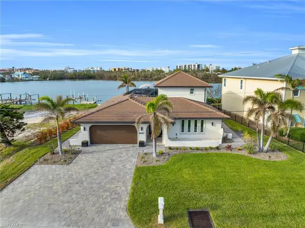 8047 Lagoon RD, Fort Myers Beach, FL 33931