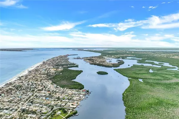 Fort Myers Beach, FL 33931,18 Avenida Carita