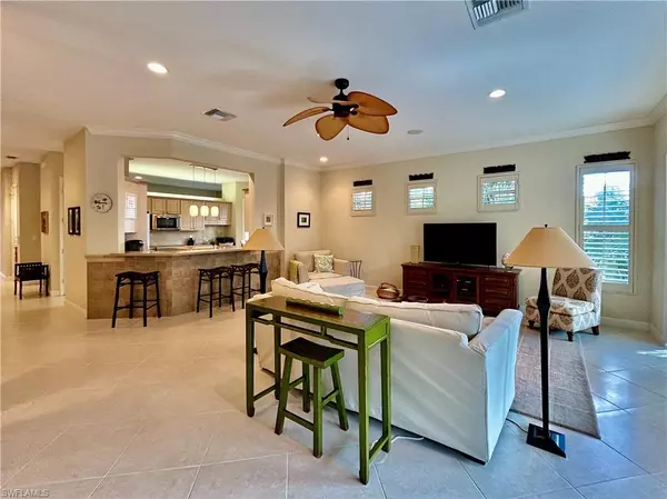 Naples, FL 34108,505 Via Veneto #8-201