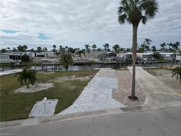 Fort Myers Beach, FL 33931,17630 Peppard DR