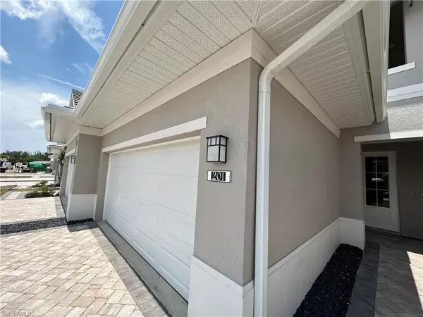 Naples, FL 34114,251 Indies Dr E #201