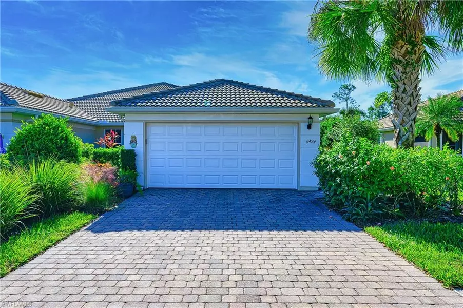 8494 Karina CT, Naples, FL 34114