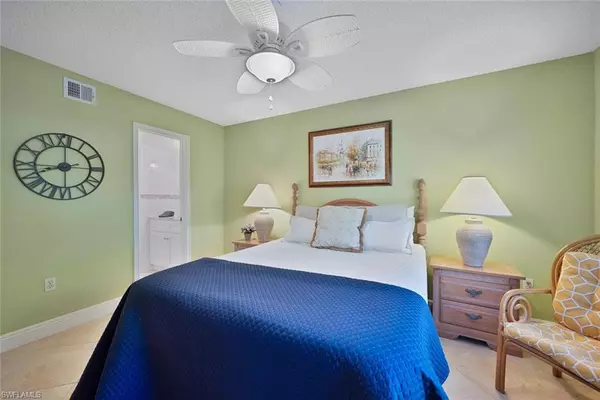 Naples, FL 34116,4198 27th CT SW #103