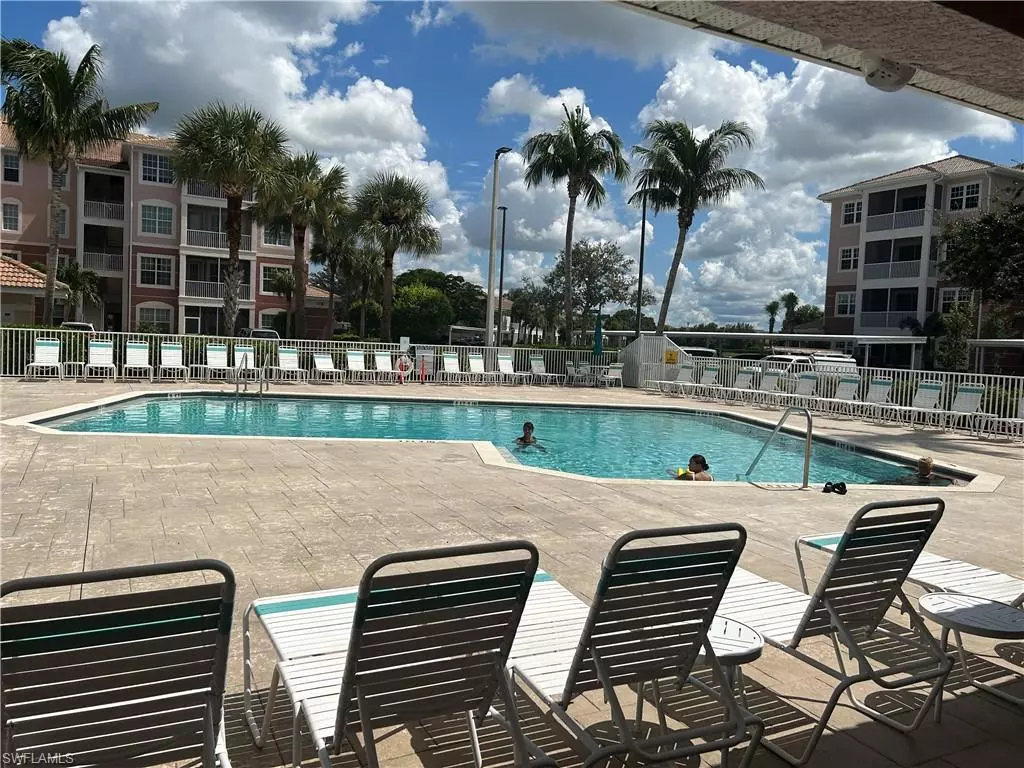 Fort Myers, FL 33908,15901 Royal Pointe LN #402