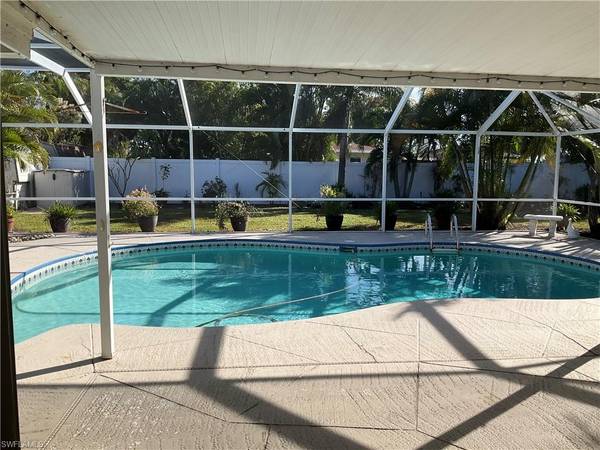 4636 Forest Glen DR, North Fort Myers, FL 33903