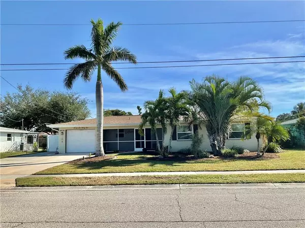 4636 Forest Glen DR, North Fort Myers, FL 33903