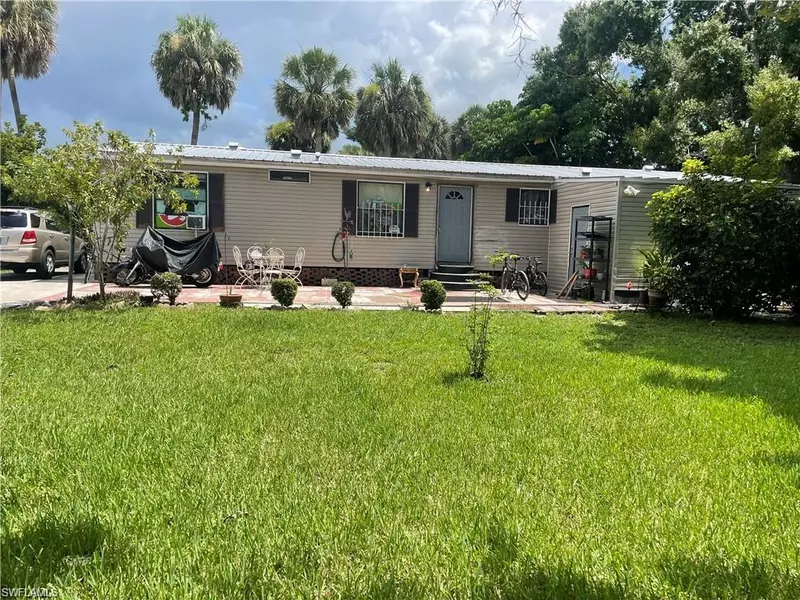 2645 Zoysia LN, North Fort Myers, FL 33917