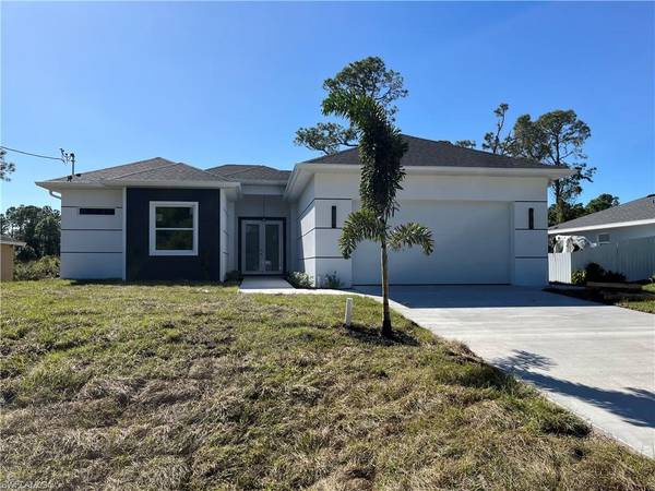 962 Iris ST E, Lehigh Acres, FL 33974