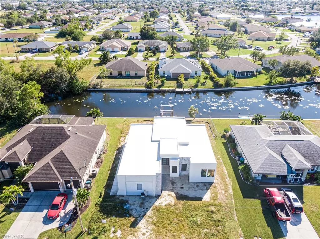 Cape Coral, FL 33990,526 SE 4th ST