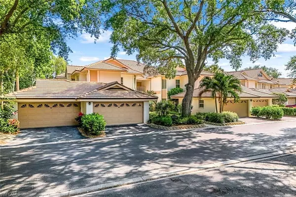 Bonita Springs, FL 34134,3330 Glen Cairn CT #202