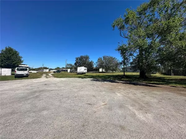 2255 10th PL, Lehigh Acres, FL 33936