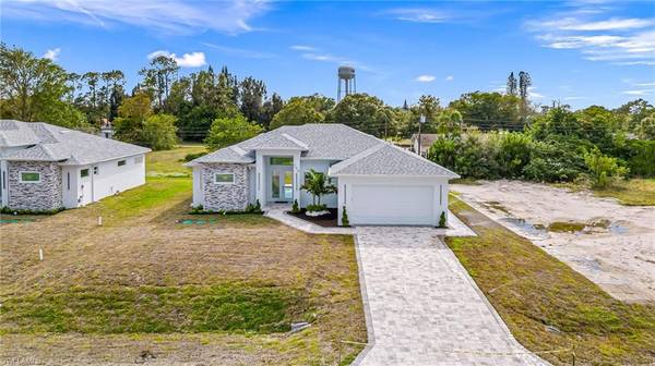 712 Manhattan ST E, Lehigh Acres, FL 33974