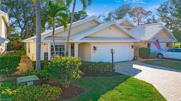 Naples, FL 34110,1562 Weybridge CIR #31