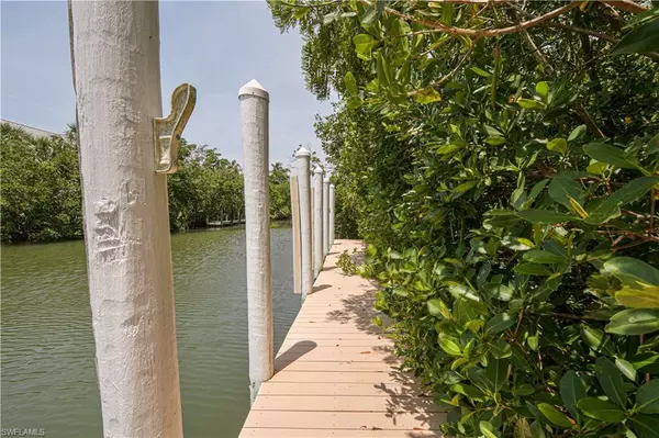 Sanibel, FL 33957,513 Lighthouse WAY