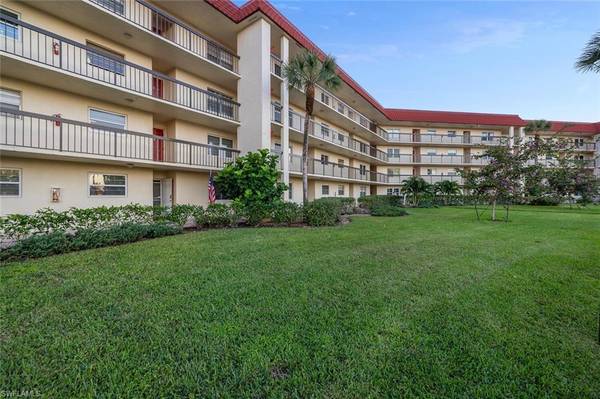 4372 27th CT SW #2-205, Naples, FL 34116