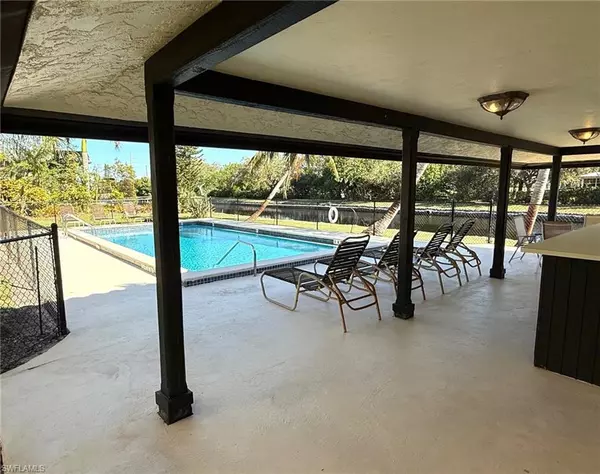 Naples, FL 34113,700 Valley Stream DR #303