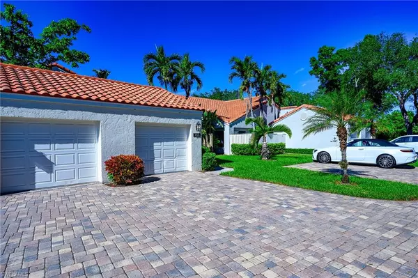 Naples, FL 34108,855 REEF POINT CIR