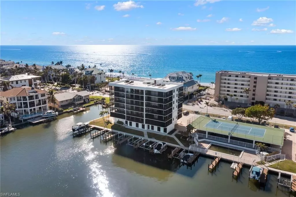 Naples, FL 34108,10420 Gulf Shore DR #143