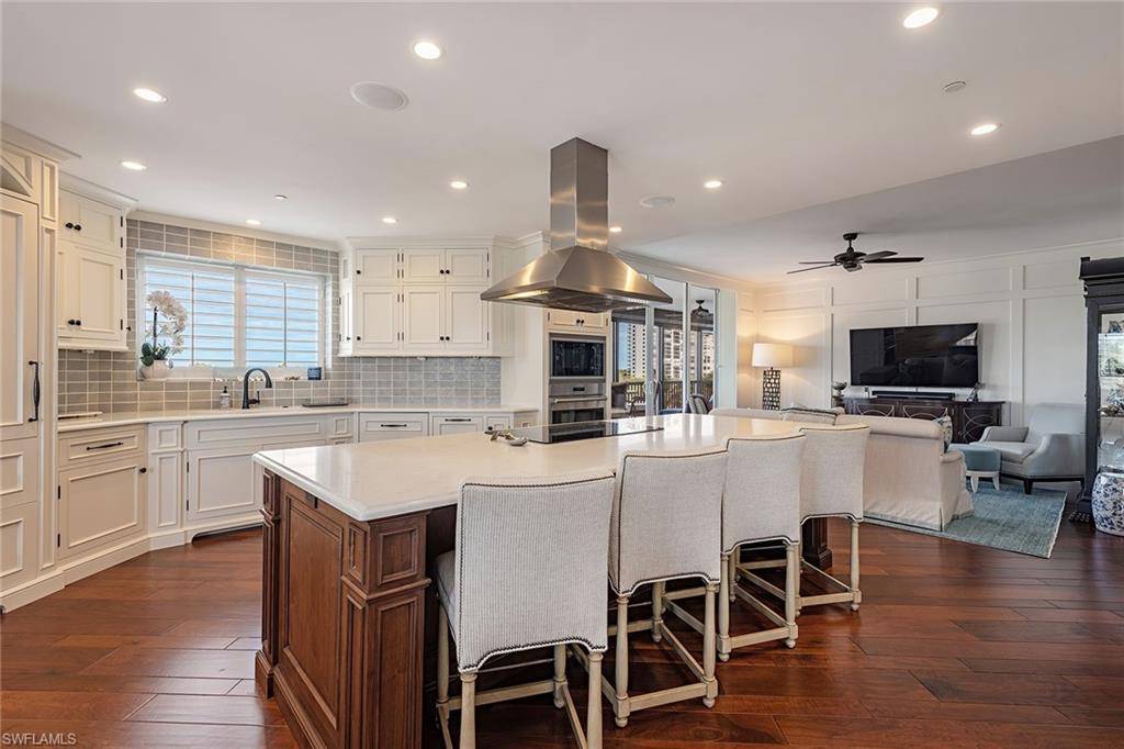 Naples, FL 34108,8473 Bay Colony DR #504