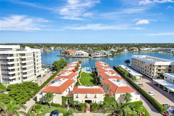 3070 Gulf Shore BLVD N #105, Naples, FL 34103