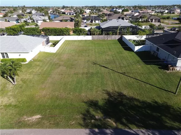 Cape Coral, FL 33991,925 SW 6th CT